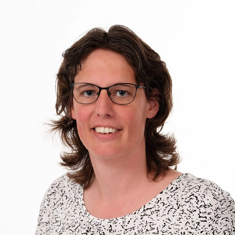 Betty Mulder, senior medewerker Finance en Control, bij Oost Flevoland Woondiensten