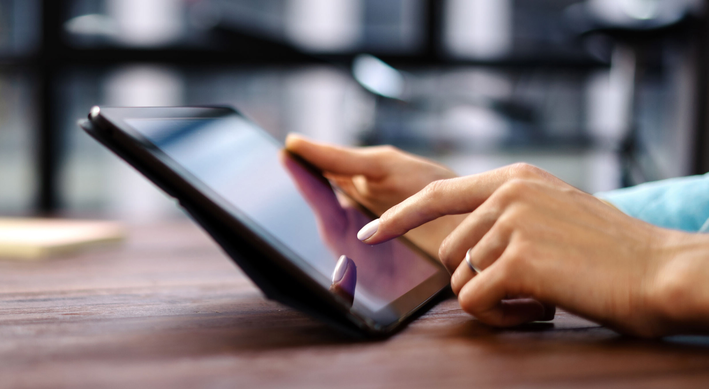 solutions_pay_tablet_web.848378